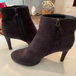 Tahari Shelby gray suede heeled boots.  Size 8m